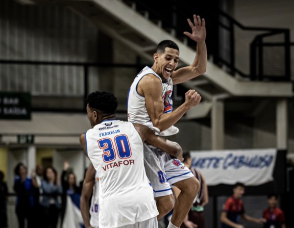 Notícias  Cruzeiro e Basquete Santos vencem na estreia do Final