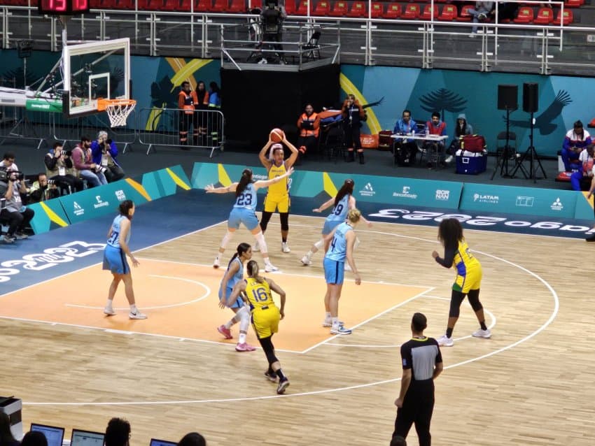 Brasil bate a Argentina e pega a Colômbia pelo ouro no Pan de Santiago