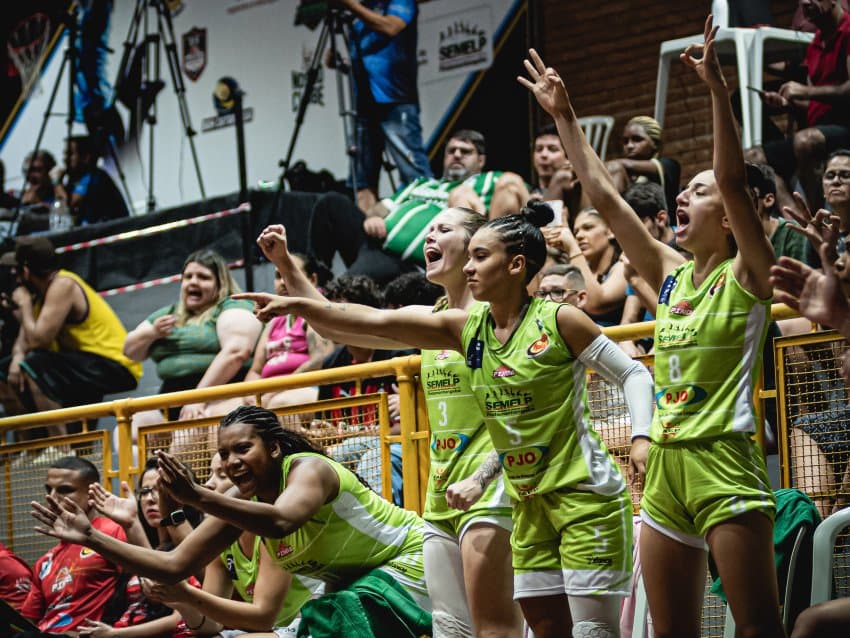 Brasileirão feminino começa com quatro jogos e casa cheia em Pindamonhangaba