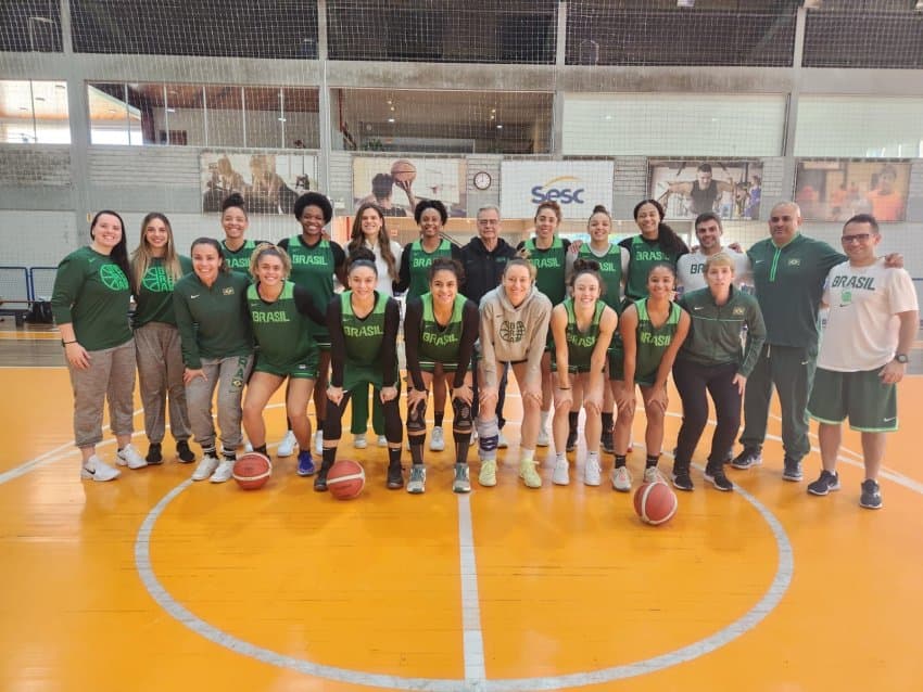 Seleção feminina embarca para o Qualificatório Pré-Mundial em Ruanda