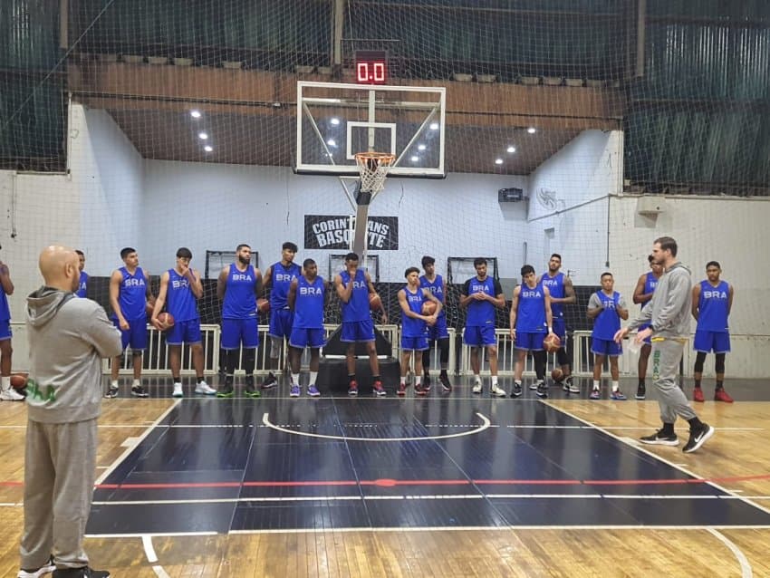 Com Tiago Splitter de técnico, Seleção sub-23 inicia treinos no Corinthians