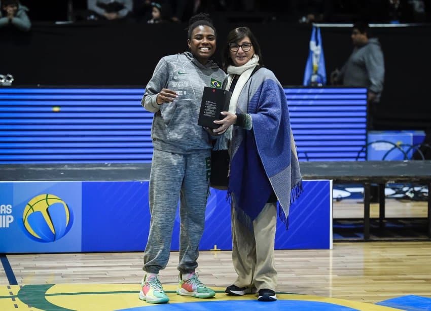 Armadora Aninha é eleita para o quinteto ideal da AmeriCup sub-18 feminina