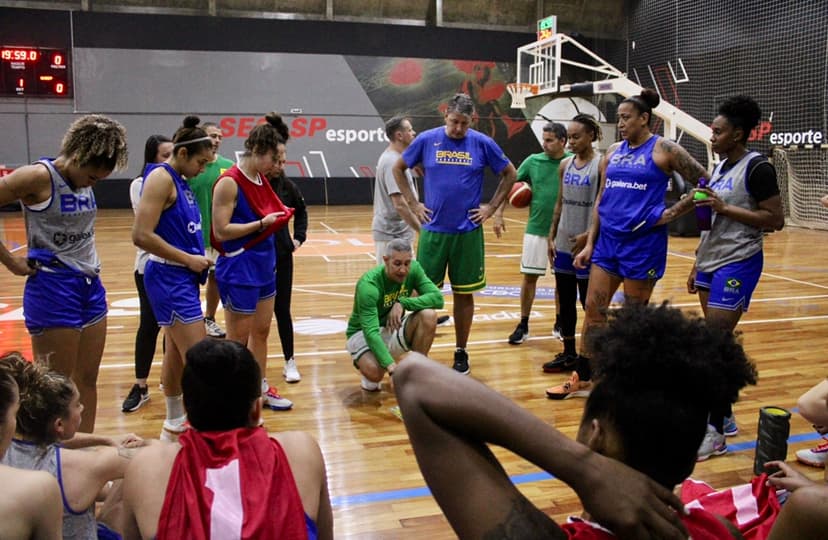 Seleção feminina começa definição de grupo final para a AmeriCupW no México