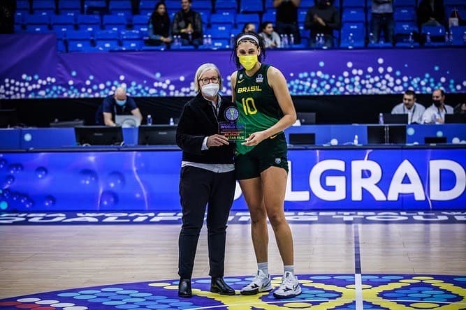 Revelação brasileira, Kamilla Cardoso entra na Seleção do Pré-Mundial de Belgrado