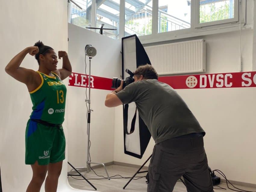 Meninas da Seleção Brasileira sub-19 participam do Media Day em Debrecen
