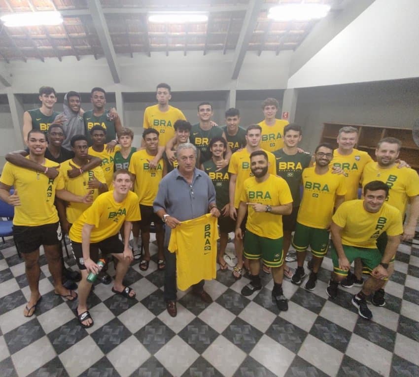 Seleção sub-18 masculina recebe a visita do mestre Cláudio Mortari