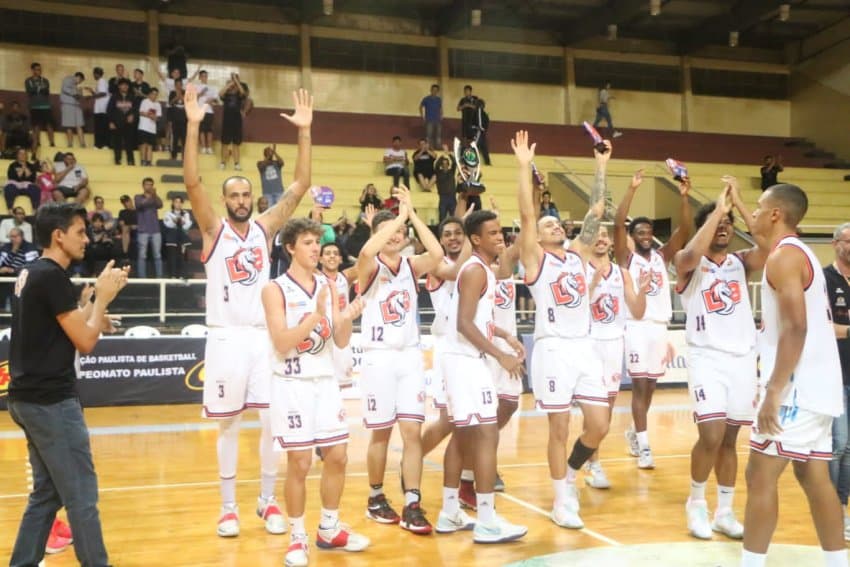 Com espetacular desempenho coletivo, LSB venceu o XV com placar elástico