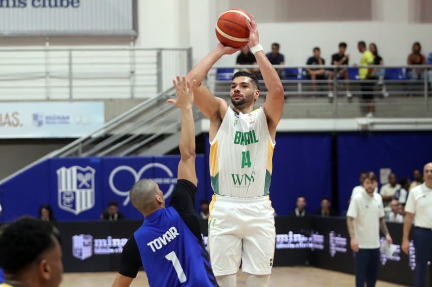 Brasil vence Venezuela e se aproxima de classificação à segunda fase