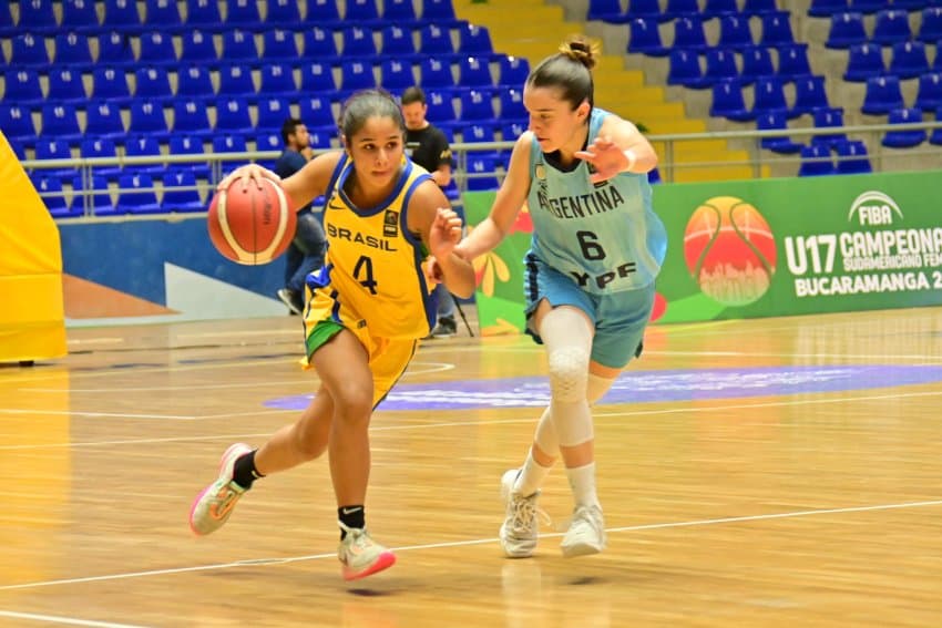 Brasil derruba a Argentina e vai à semifinal do Sul-Americano Sub-17 feminino com 100%