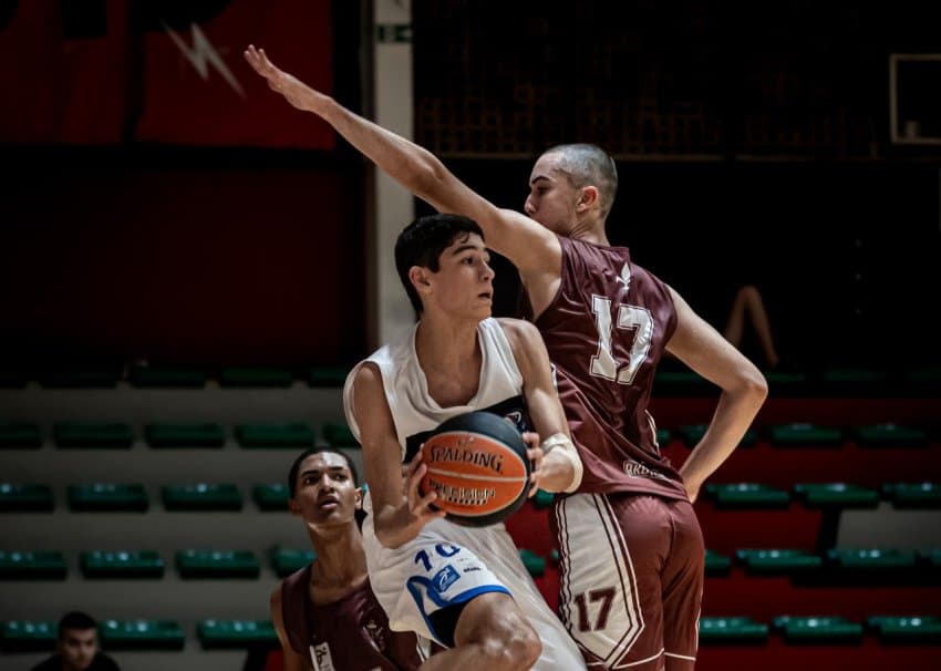 Partidas eletrizantes fecham fase classificatória e semifinais são definidas no CBI sub-15 masculino