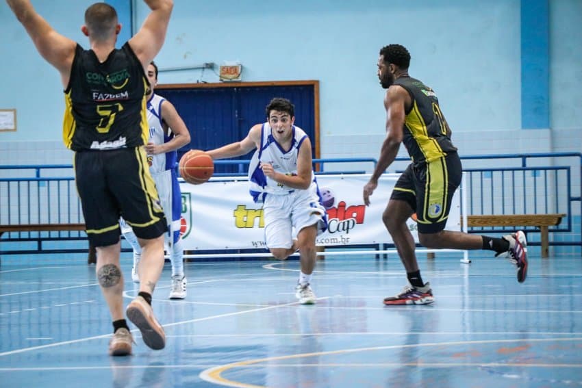 Com 12 equipes, Catarinense de Basquete Masculino começou nesta quinta-feira