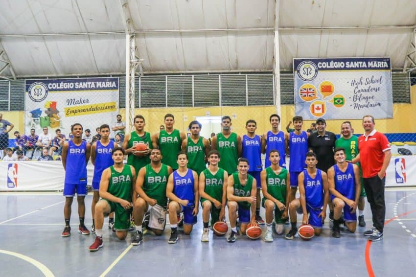 Em clínica no Recife, Nick Nurse, técnico campeão da NBA, destaca paixão do brasileiro pelo basquete