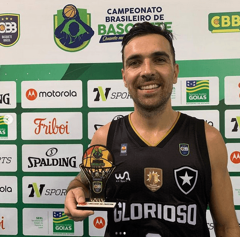 Boracini cestinha e argentino garçom: curiosidades do 1º turno da Conferência Gerson Victalino