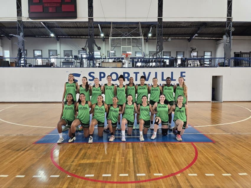 Seleção feminina Sub-15 se apresenta para o Sul-Americano