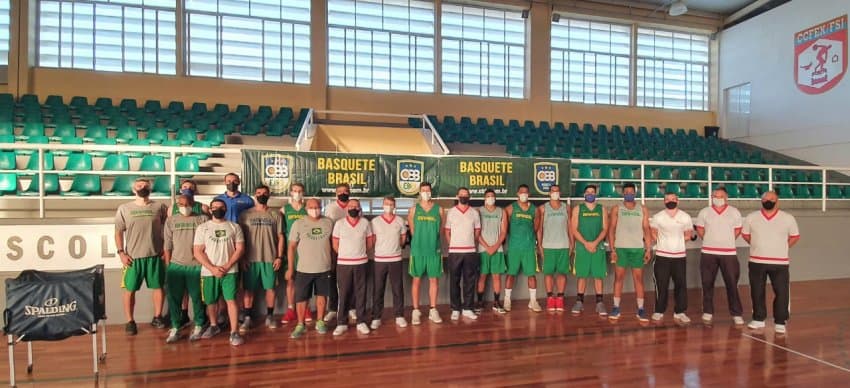 Seleção masculina 3x3 recebe visita de militares gestores da EsEFEx