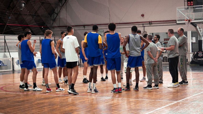 Seleção sub-18 masculina define os 12 atletas para a AmeriCup e embarca para o México