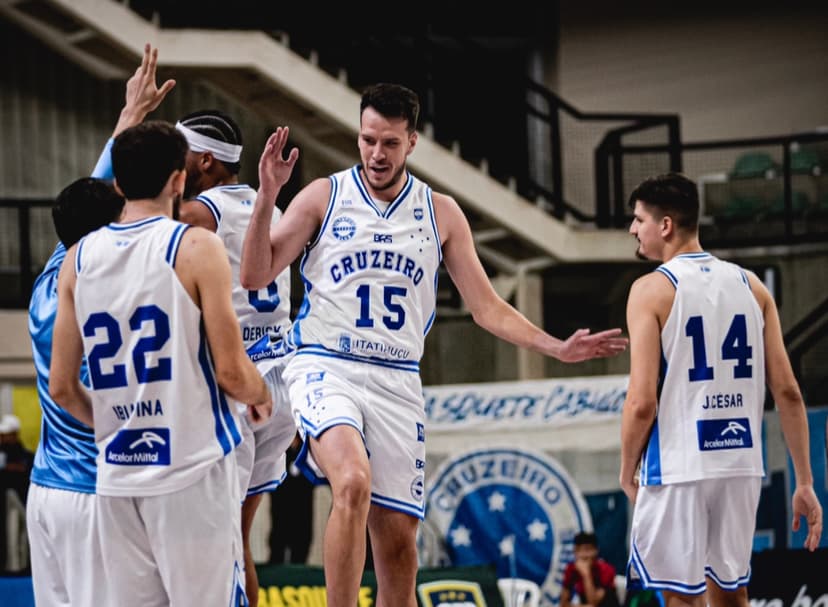Cruzeiro e Basquete Santos vencem na estreia do Final Four do Brasileirão