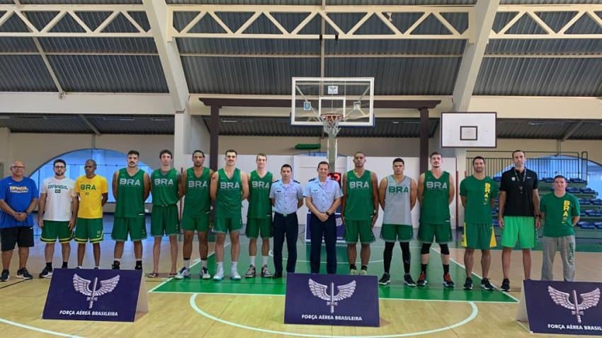 Seleção Brasileira 3x3 recebe visita de oficiais da FAB em treino