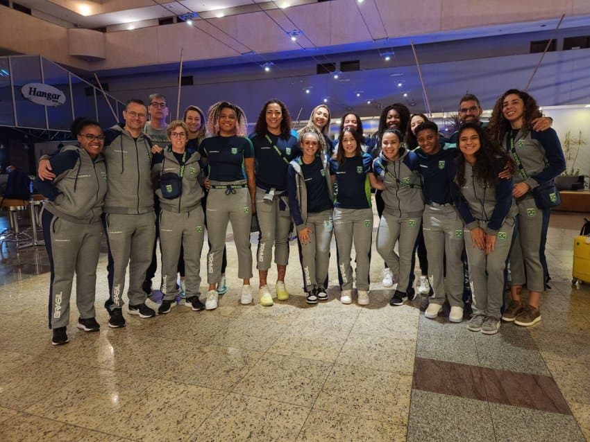 Seleção Brasileira feminina embarca para o Pan de Santiago
