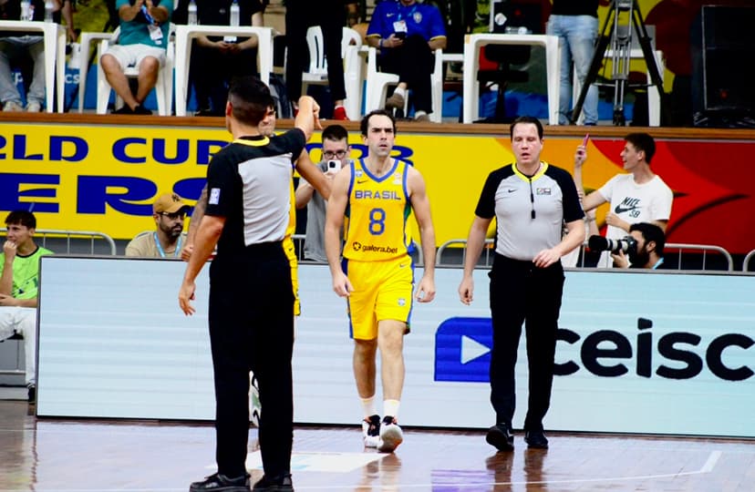 Brasil encara os Estados Unidos por vaga na Copa do Mundo de basquete