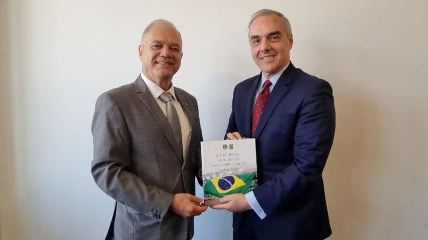 Paulo Wanderley é recebido pelo embaixador do Brasil em Santiago, sede do Pan 2023