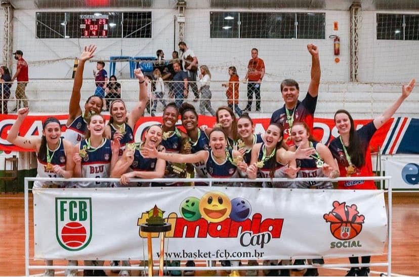 Blumenau Basquete conquista o Catarinense feminino pela quinta vez seguida