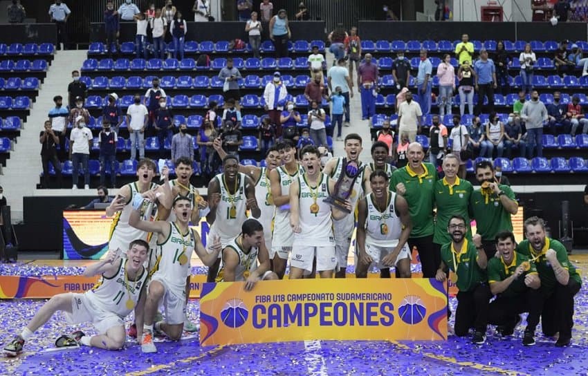 Brasil derruba a Argentina e conquista invicto o Sul-Americano sub-18 masculino de basquete