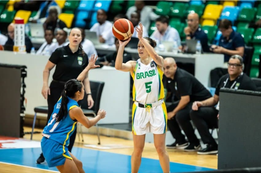 Brasil vence Filipinas na estreia do Qualificatório Pré-Mundial feminino