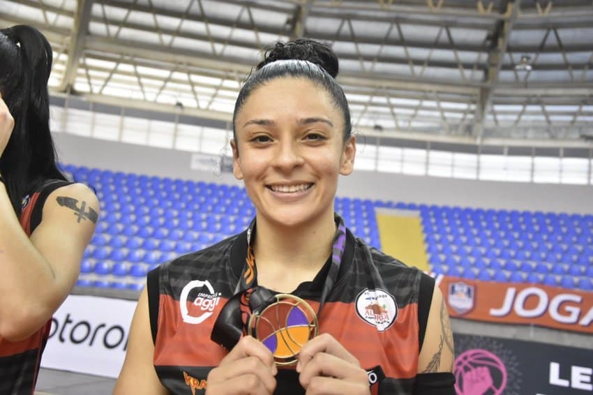 MVP das Finais e campeã da LBF, Alana Gonçalo embarca para Espanha
