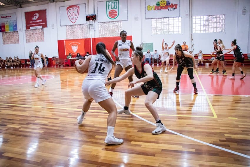 Com 5 equipes, Catarinense de Basquete Feminino começou nesta sexta-feira