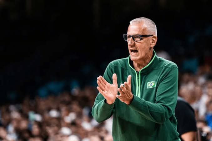 Oportunidade imprensa: Aleksandar Petrovic na nova sede da CBB