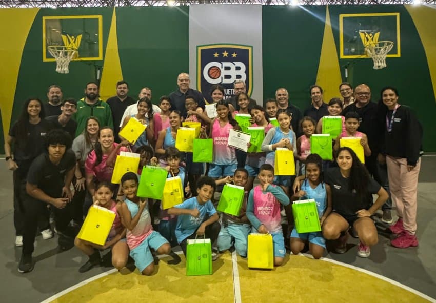 Dia das Crianças na CBB: Mudando o Placar visita sede no Rio
