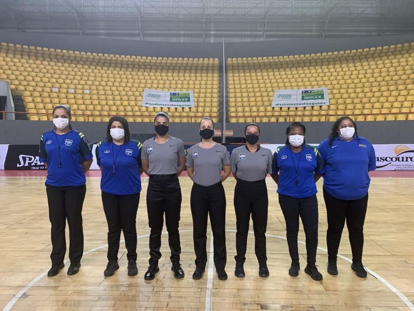 O Brasileirão também é delas: quarteto de arbitragem comanda jogos em Goiânia