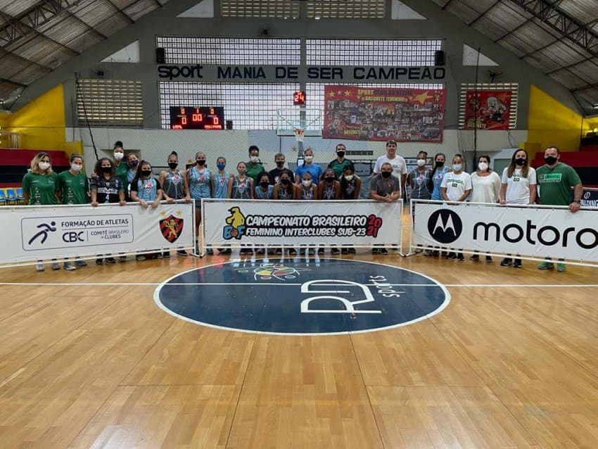 Em dia sem jogos no Brasileirão feminino, João Camargo dá clínica para técnicos do torneio