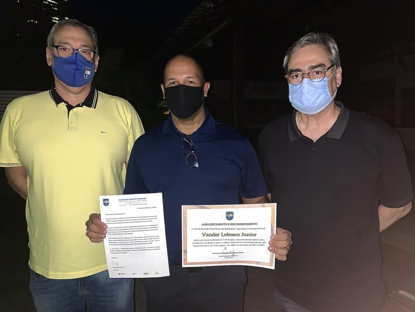 Diretor de Arbitragem, Vander Lobosco JR se despede da CBB com homenagem
