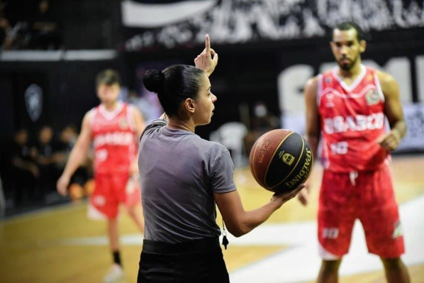 Larissa Rodrigues se torna a primeira árbitra nordestina na história com licença internacional da FIBA