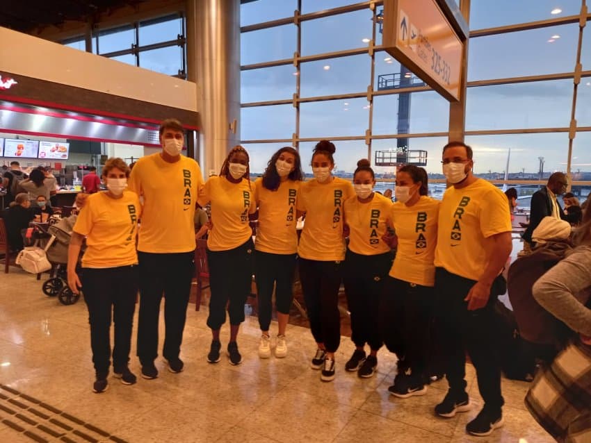 Seleção Brasileira feminina de basquete embarca para o Pré-Mundial de Belgrado