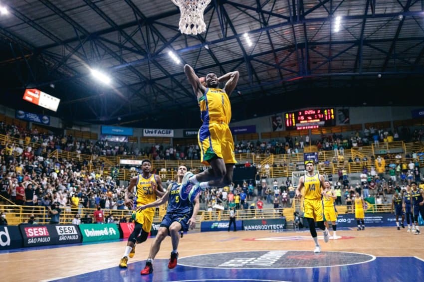 Brasil atropela a Colômbia, segue 100% nas Eliminatórias e avança à segunda fase