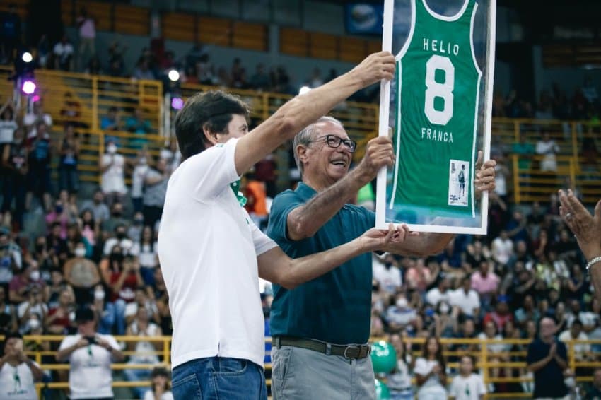 SESI Franca aposenta a camisa 8 em homenagem a Hélio Rubens Garcia