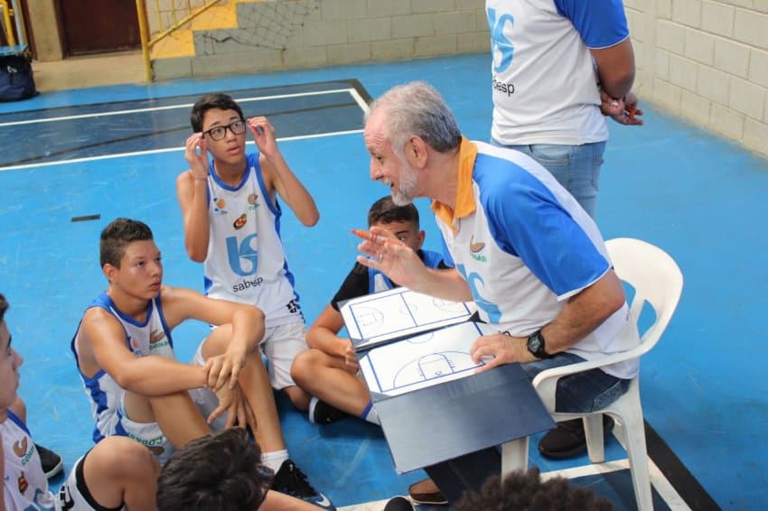 Campeão em Franca, Carlos Rodrigues relembra carreira em entrevista