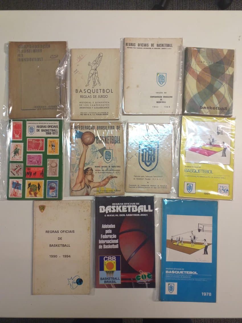 CBB recebe doação de livros históricos com registros da evolução das regras do basquete no mundo