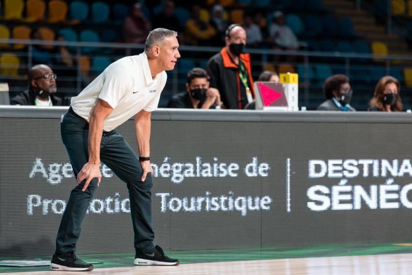 Treinador da Seleção Brasileira feminina, José Neto é eleito técnico do ano no The Bal