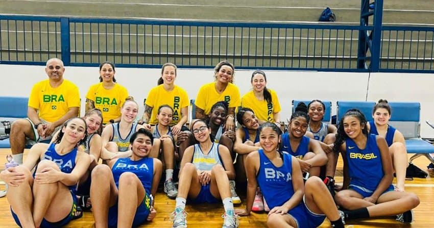 Seleção feminina sub-15 recebe visita da atleta, Vanessa Gonçalvez, a Sassá