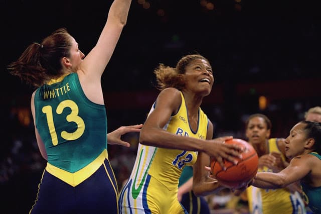 Ex-pivô Alessandra completa Programa de Mentoria da FIBA