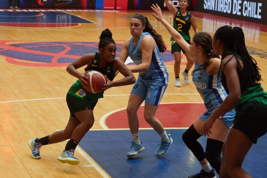 Brasil vence Uruguai e está na semifinal do Sul-Americano no Chile