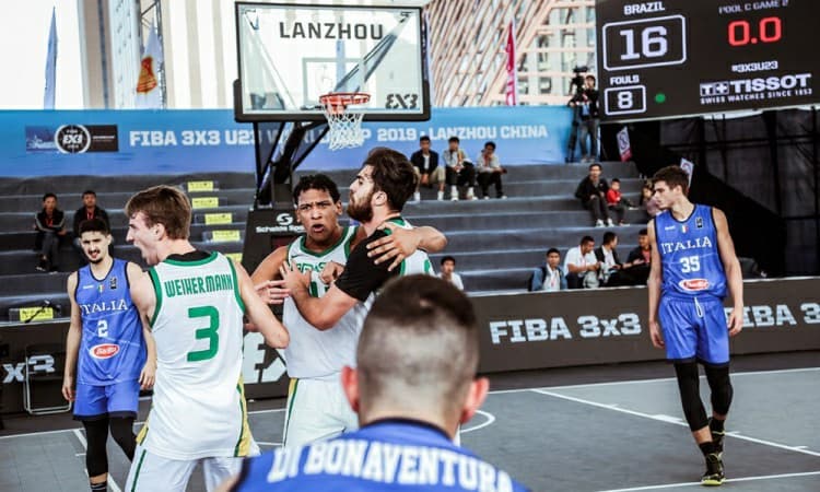 Brasil derrota Itália e Quirguistão na primeira rodada da Copa do Mundo Sub-23 Masculina de Basquete 3x3