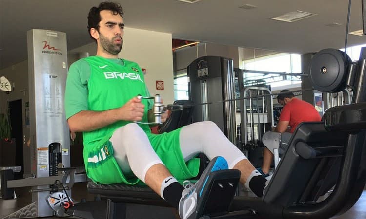 Recuperado de dores nas costas, Benite reforça a Seleção contra o Chile