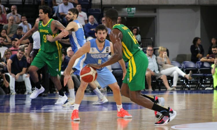 Brasil vence o Uruguai em Montevidéu e fecha janela das Eliminatórias da AmeriCup com 100%