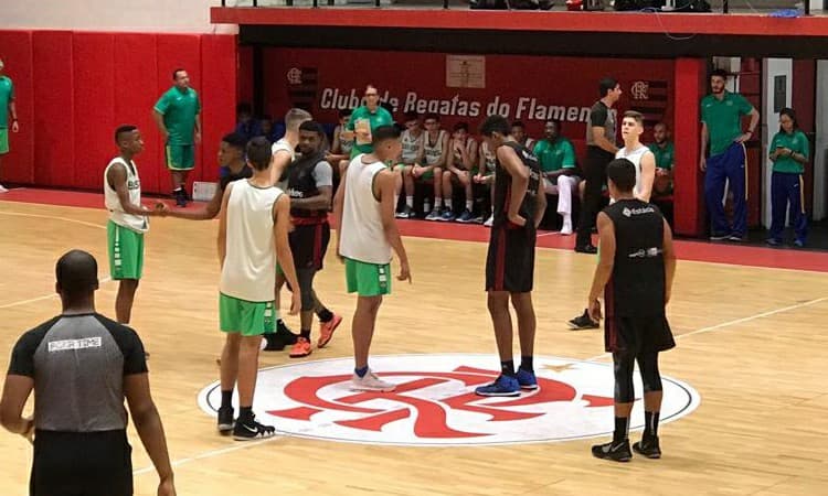 Seleção Sub-15 Masculina derrotou o Sub-17 do Flamengo em jogo-treino