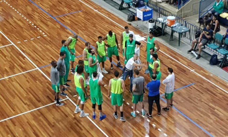 Seleção Brasileira disputa vaga na Copa do Mundo de Basquete de olho na de Futebol